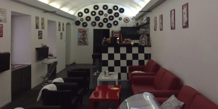 Dvě kávy a dva zákusky dle výběru v kavárně Retro