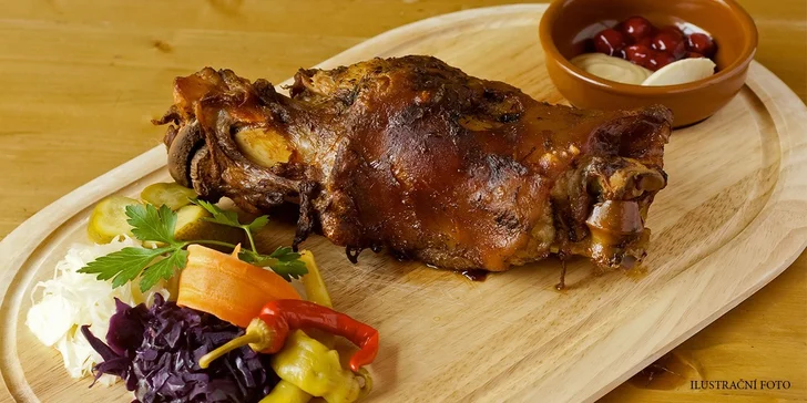 Pečené koleno s přílohou v Restauraci pod Jasanem