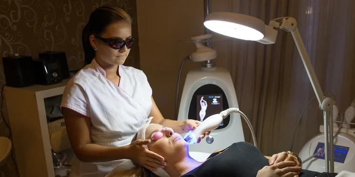 Modrý laser pro redukci tuku či celulitidy nebo lifting obličeje