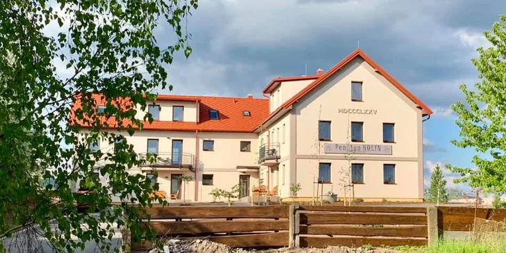 Podle toho, v kolika se na dovolenou chystáte, můžete zvolit dvoulůžkový pokoj nebo apartmán až pro 4 osob. 