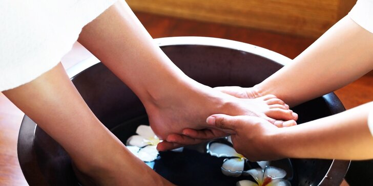 Relaxační párová masáž a lázeň nohou v salonu Thai Sun (90 min.)
