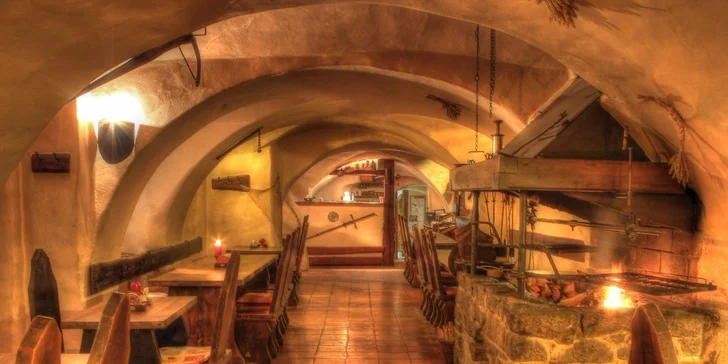 Pořádná porce dobrot: hostina s masem, rybou i hermelínem pro partu 4 nebo 8 osob