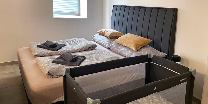 V apartmáne sa pohodlne vyspí 5 dospelých a dieťa.