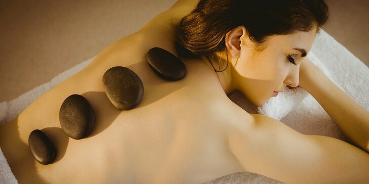 Uvolňující masáž zad, šíje a rukou a masáž lávovými kameny