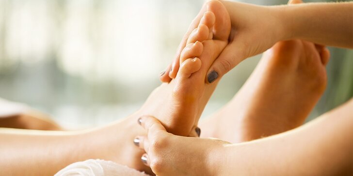 Reflexní masáž plosek nohou s peelingem v délce 60 minut