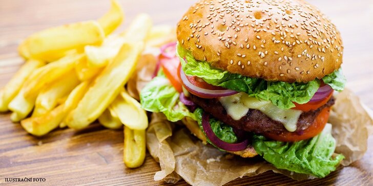 Našláplé burger menu s cibulovými kroužky i hranolky pro 2 osoby