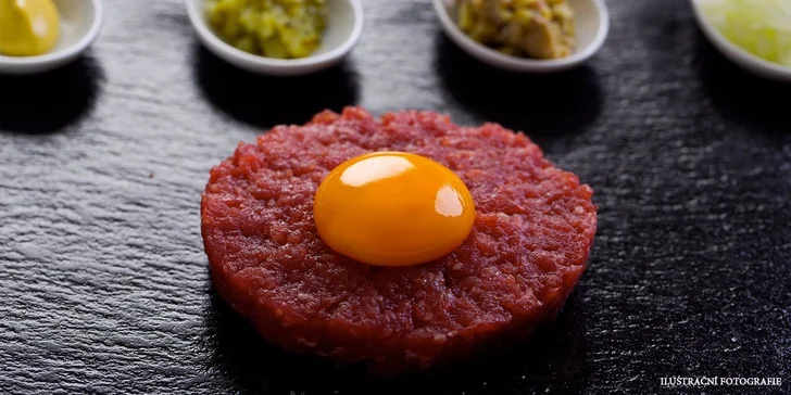 200 nebo 500 g tataráku z vyzrálého hovězího a porce topinek k tomu