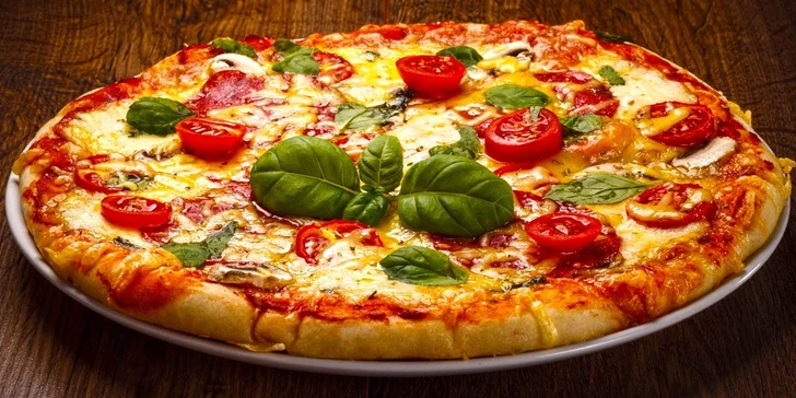 Křupavá pizza nebo horké maliny U Jana pro dva gurmány