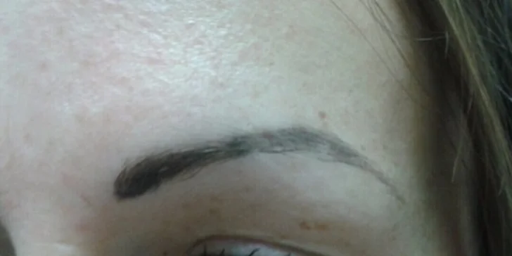 Permanentní make-up - linky, kontura rtů nebo obočí