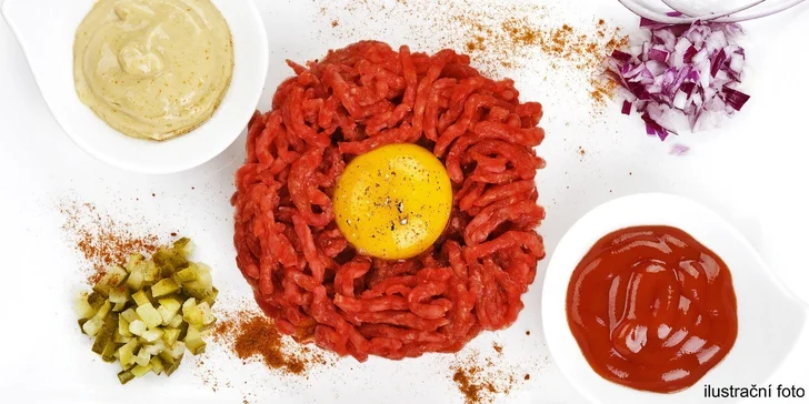Tatarský biftek z pravé svíčkové s topinkami v restauraci U Vlka
