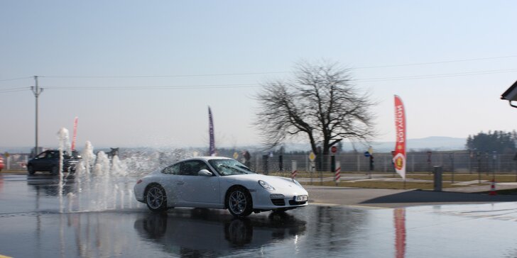 Kurz sportovní a bezpečné jízdy na polygonu v Porsche Carrera 911