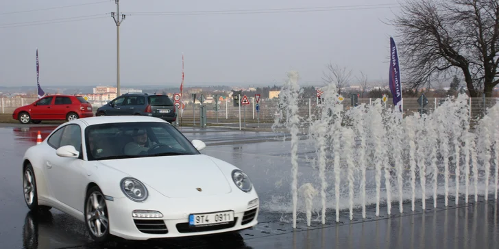 Kurz sportovní a bezpečné jízdy na polygonu v Porsche Carrera 911