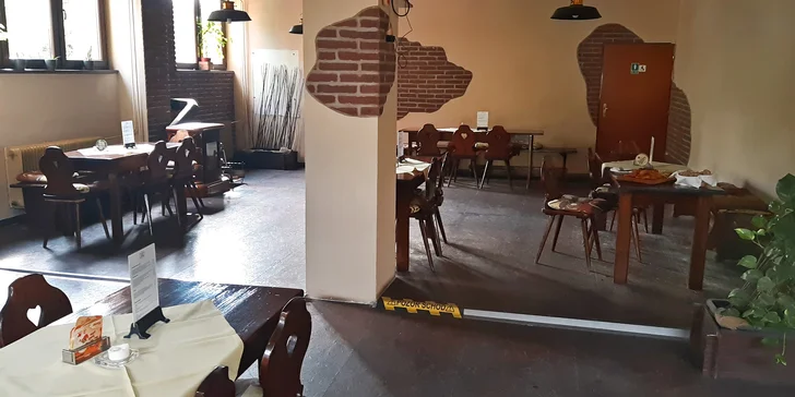 Pochutnáte si v příjemné Pivnici pod Ořechy.