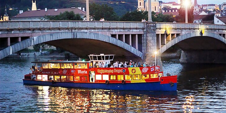 Poznejte krásy Prahy: Vyhlídkové plavby po Vltavě s možností rautu a živé hudby