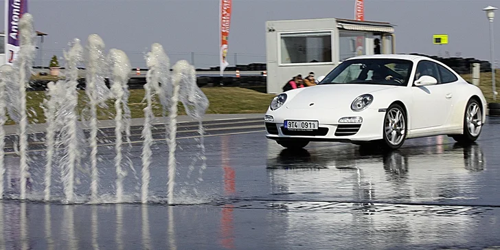 Kurz sportovní a bezpečné jízdy na polygonu v Porsche Carrera 911