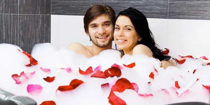Párová relaxace v příjemné pivní lázni