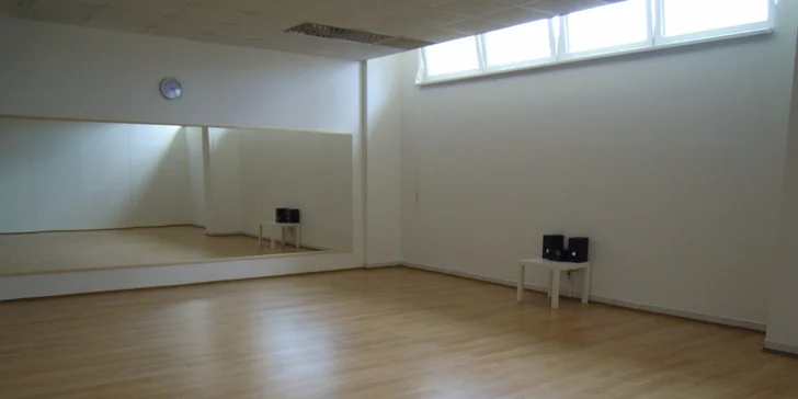 Zpět do formy: 1 vstup nebo permanentka na 10 vstupů na lekce tance či cvičení fitness studia Happy Day