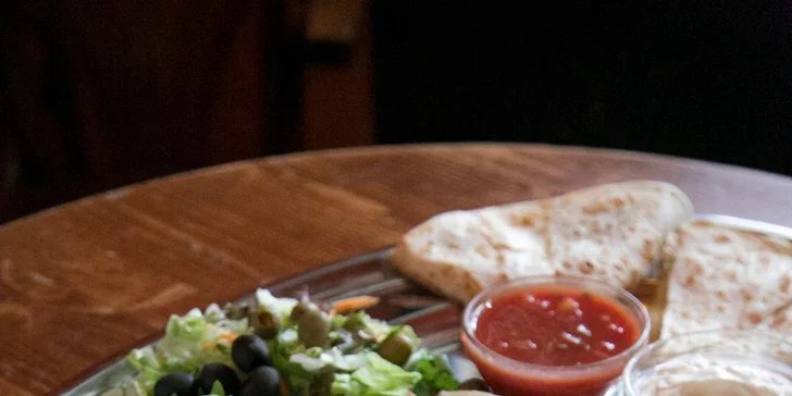 Jihoamerický nášup v La Casa Blů – quesadillas, burritos i salsa