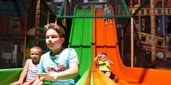 Svezte se na vlně dobré zábavy: celodenní vstup do dětského parku Robinson