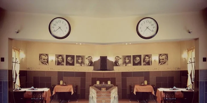 Kuřecí stripsy nebo smažený sýr + muffin a espresso v restauraci Na Scéně