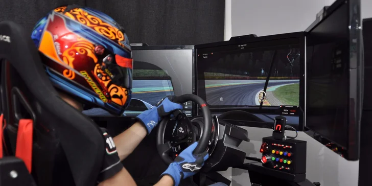 Závodní automobilový trenažér - adrenalin pro chlapy