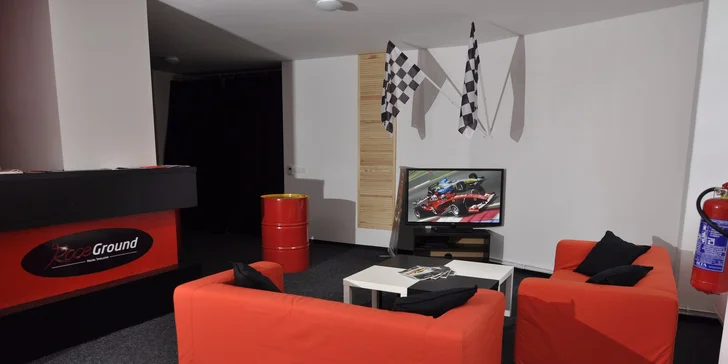 Závodní automobilový trenažér – adrenalin pro chlapy