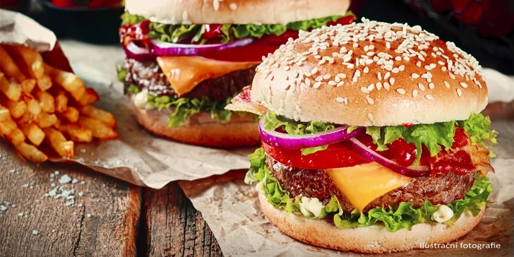 Dva poctivé cheeseburgery s hranolky v restauraci U Zlaté Cihly