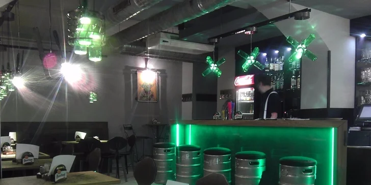 Fošna plná kuřecích a vepřových řízků pro celou partu