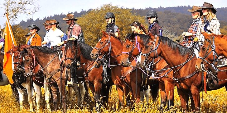 60minutová westernová projížďka na koni pro dospělé i děti na ranči M