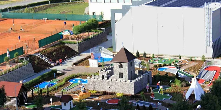 Vstup pro dva i pro rodinu na zábavný Crazy golf