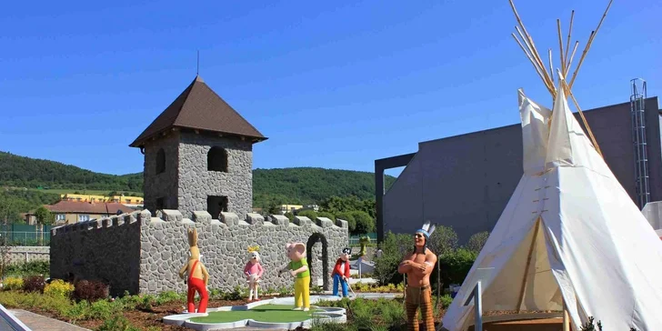Vstup pro dva i pro rodinu na zábavný Crazy golf