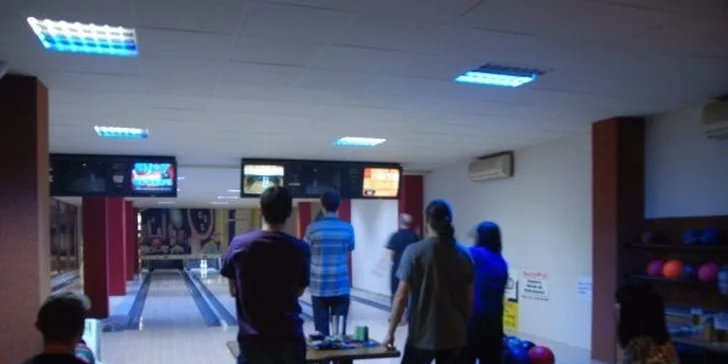 Bowling až pro osm hráčů