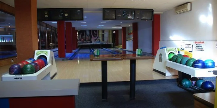 Bowling až pro osm hráčů
