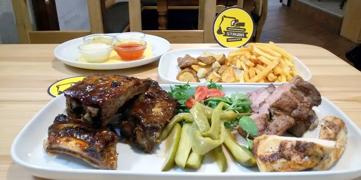 Pořádná nálož masa až pro 4 osoby v restauraci Stavba