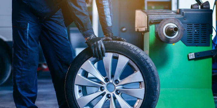 Súčasťou servisu je aj presné vyváženie kolies vrátane potrebného materiálu.