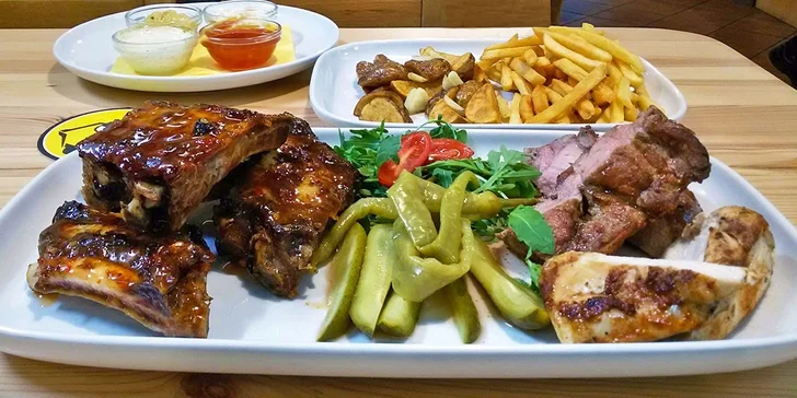 Pořádná nálož masa až pro 4 osoby v restauraci Stavba