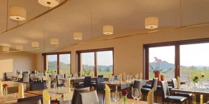 Podzim v designovém resortu v Krkonoších: polopenze, wellness i vstup na driving