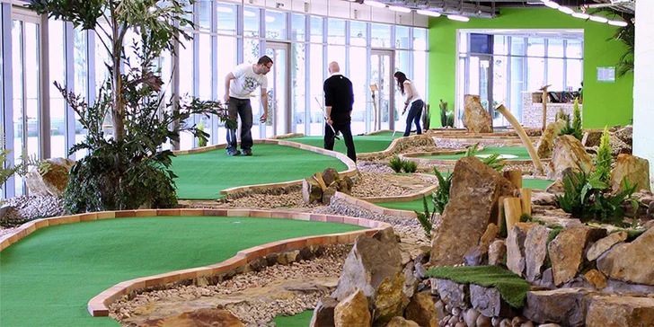 Celých 60 min adventure golfu v O2 Aréně pro 2 či rodinu