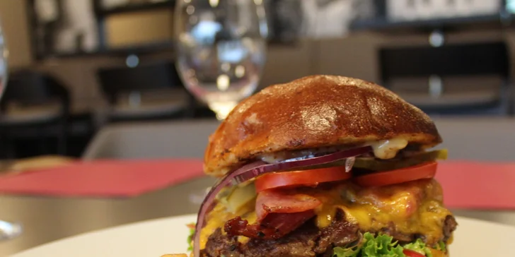 Burger menu v Restauraci Tiebreak