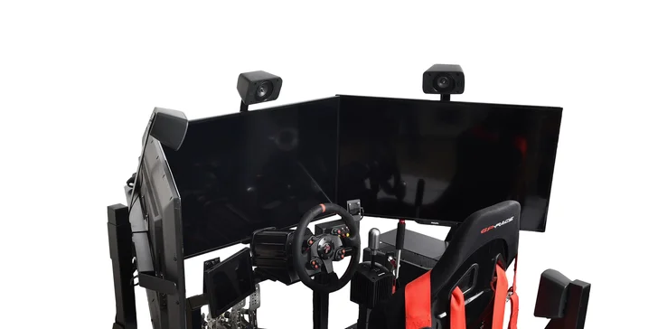 Chopte se volantu a podmaňte si závodní okruh na simulátoru Race Club