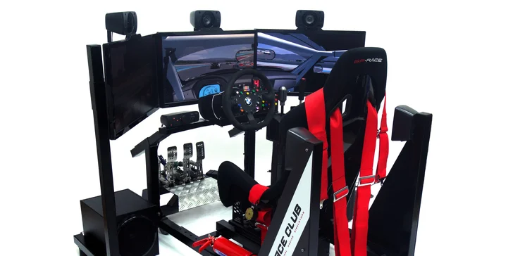 Chopte se volantu a podmaňte si závodní okruh na simulátoru Race Club