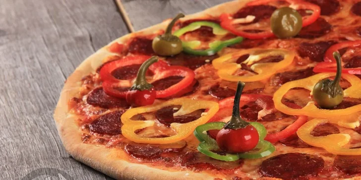 Pizza v nově otevřené Mňam pizze v Jungmannově ulici