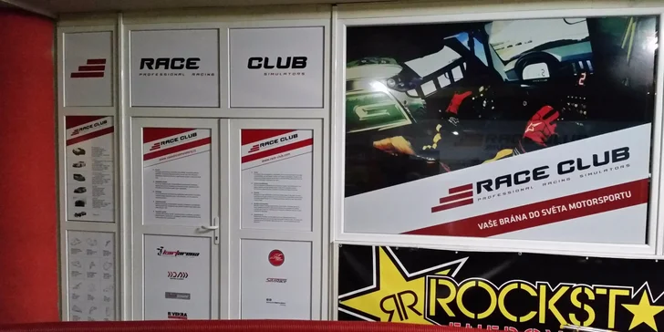 Chopte se volantu a podmaňte si závodní okruh na simulátoru Race Club