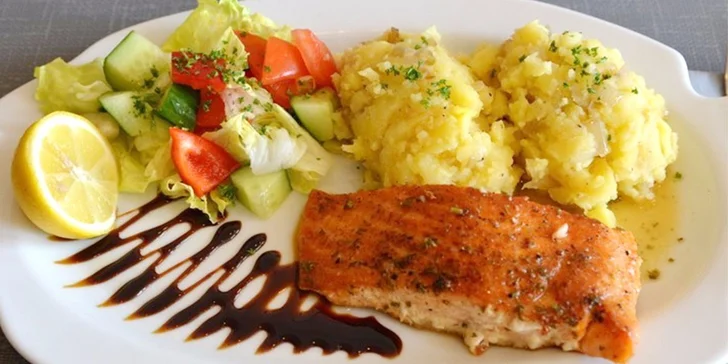 Losos a polévka pro 1 či 2 osoby v elegantní restauraci u Karlova mostu