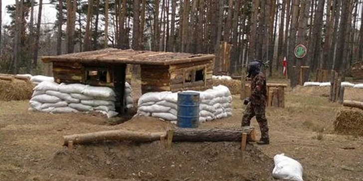 99 Kč za paintball na dvou hřištích a kompletní vybavení včetně uniformy. Užijte si zábavnou přestřelku plnou adrenalinu!