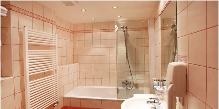 4* pobyt v Třeboni: krásný hotel přímo na náměstí, polopenze i wellness