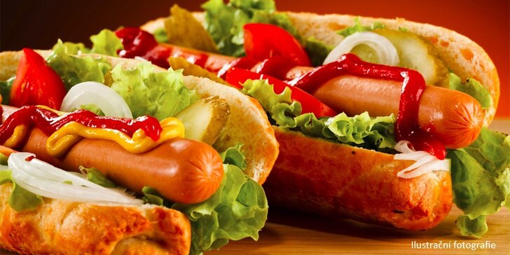 2x Hot Dog se salátem v centru Prahy