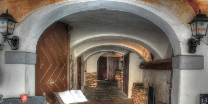 Pořádná porce dobrot: hostina s masem, rybou i hermelínem pro partu 4 nebo 8 osob