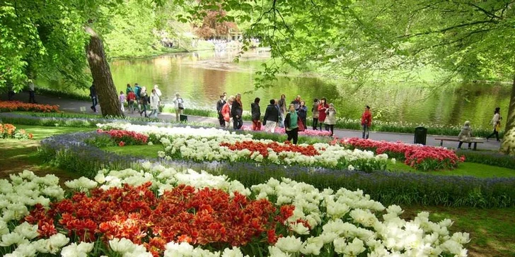 Na závěr se podíváte i do hlavního města, Amsterdamu. Tady si můžete udělat krátkou procházku centrem města, případně se nalodit na okružní plavbu po kanálech (grachtech). 