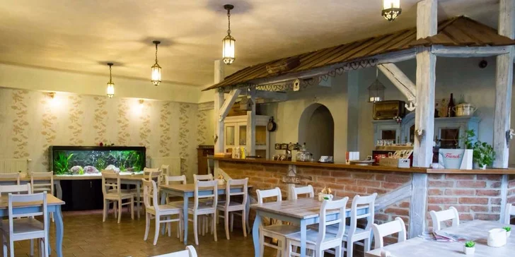 Dvě pravé italské pizzy v Caffé a food Hrádecký Dvůr